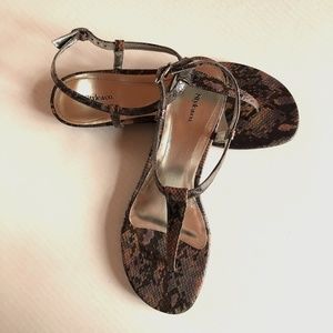 NWT Brown Snakeskin T-Strap Buckle Sandal